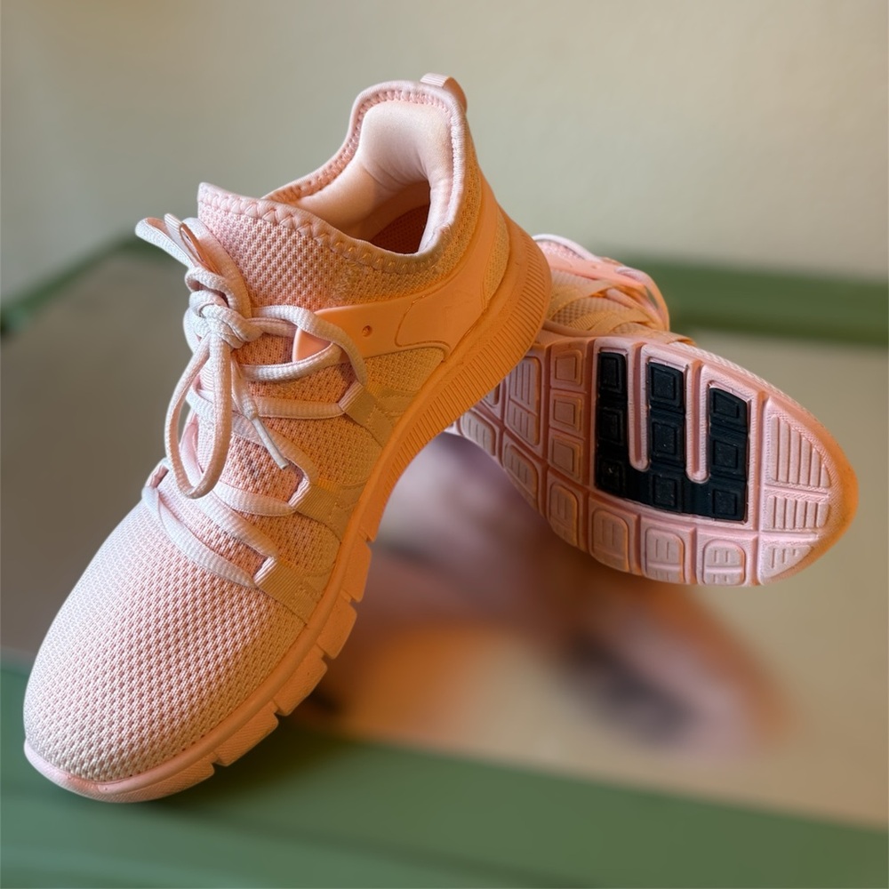 Women's Pink Lace Up Casual Running Sneakers Lightweight Non Slip EUC 40 US Sz 9